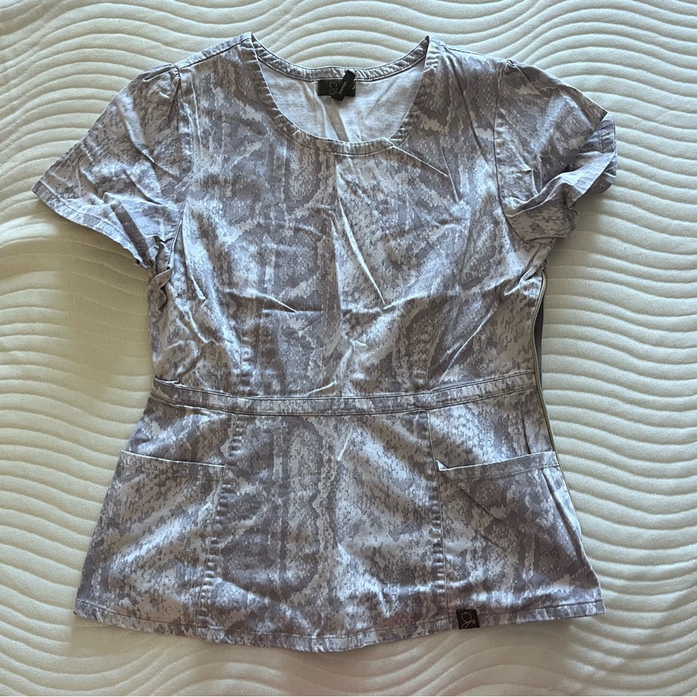 Women’s Jaanuu scrub top